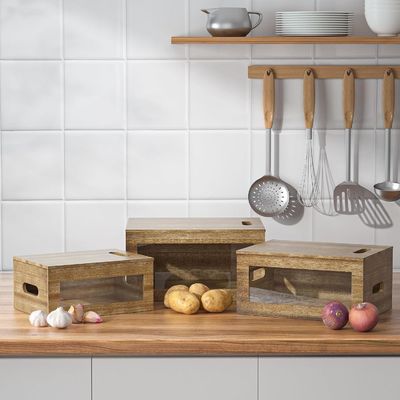Keep Your Kitchen Neat and Tidy with this Acrylic Transparent Window Garlic Container