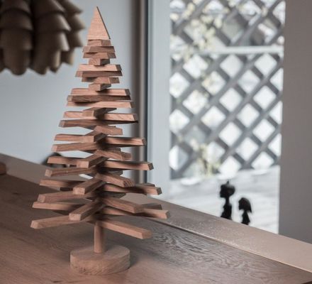 High Quantity Natural White Oak Wood Christmas Tree Sustainable and Space Saving Function