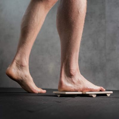 Wooden Slant Balance Board for Strengthening Knees and Ankles Europe Regional Feature