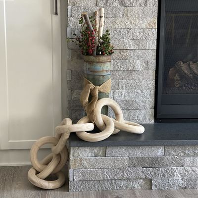 Indoor and Outdoor Large Decorative Pine Wood 8 Link Chain for Shelves Custom Technique