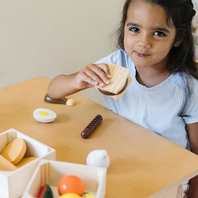 Wooden Children Pretend Role-Playing Food Sets 21 Pieces and 4 Crates Pine Wood Color