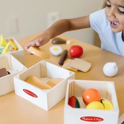 Wooden Children Pretend Role-Playing Food Sets 21 Pieces and 4 Crates Pine Wood Color