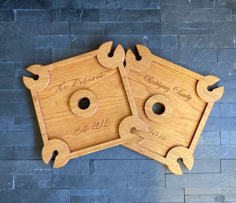 Customized Logo Wine Holder Food Serving Tray with Standing Type Wine Bottle Caddy