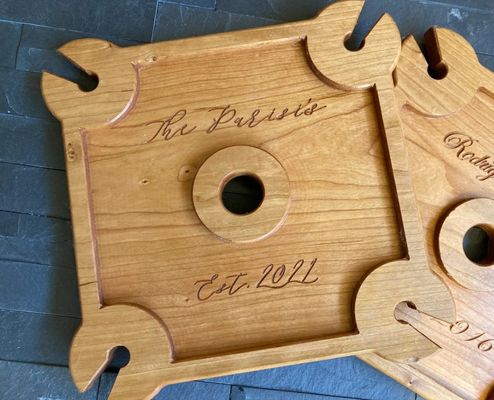 Customized Logo Wine Holder Food Serving Tray with Standing Type Wine Bottle Caddy