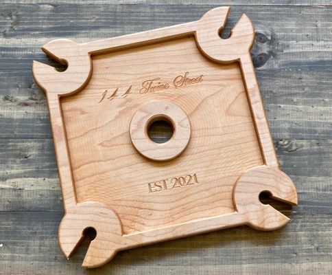 Customized Logo Wine Holder Food Serving Tray with Standing Type Wine Bottle Caddy