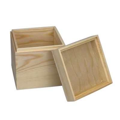Customized Small Square Gift Wooden Box Made of Solid Wood for Environmental Benefits