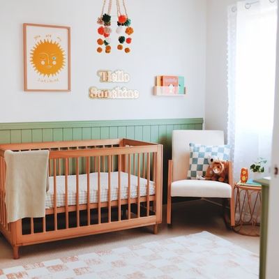Save Space and Add Style to Your Kids' Nursery with Acrylic Floating Bookshelf Wall