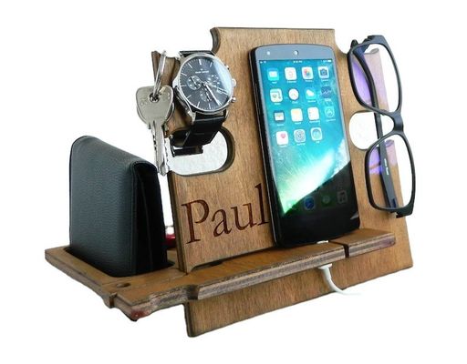 Customized Logo Acceptable Wooden Stand for Phone Wallet Key Gift Men Docking Station