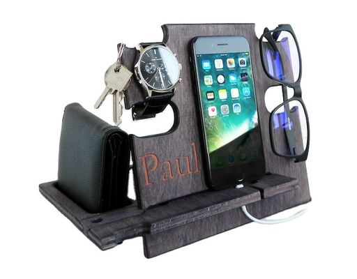 Customized Logo Acceptable Wooden Stand for Phone Wallet Key Gift Men Docking Station