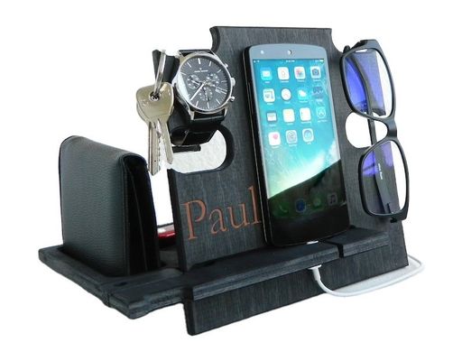 Customized Logo Acceptable Wooden Stand for Phone Wallet Key Gift Men Docking Station