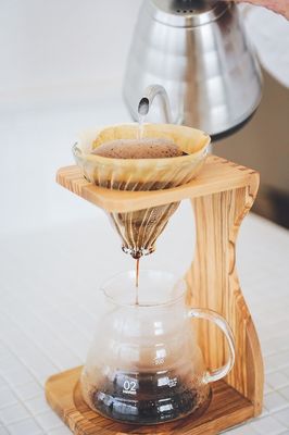 Space-Saving and Functional Olive Wood Coffee Dripper Stand for Handmade Brewing
